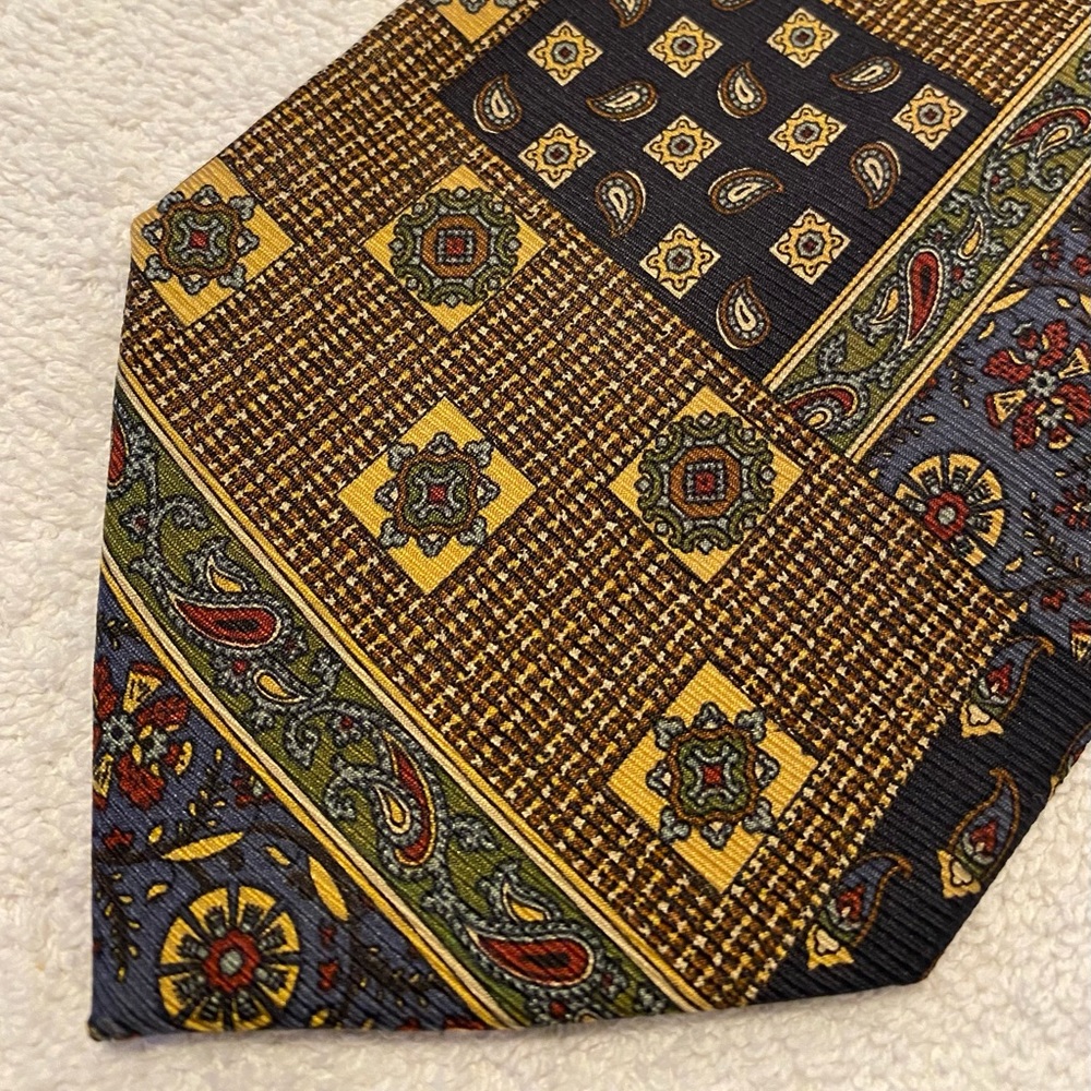 Brand New Stylish Tie By ISSIMO